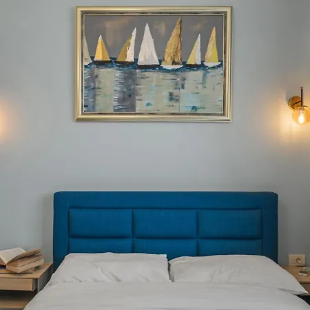 Cozy Premium Studio, Near Old Town Apartment *